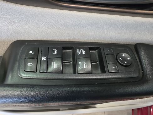 Used 2017 Chrysler Pacifica Touring-L FWD image 15
