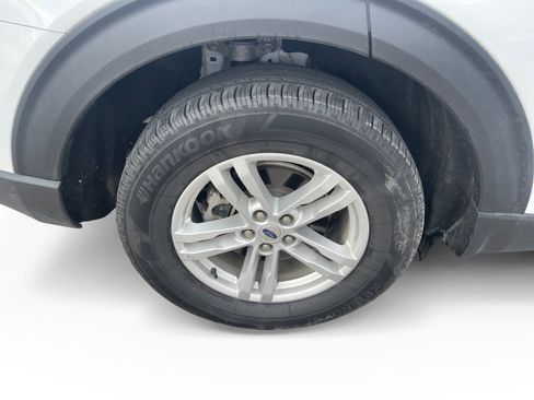 Used 2023 Ford Explorer XLT image 16