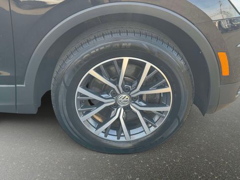 Used 2020 Volkswagen Tiguan SE w/ Panoramic Sunroof Package image 8