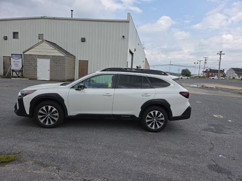 Used 2025 Subaru Outback Limited AWD/4WD image 8