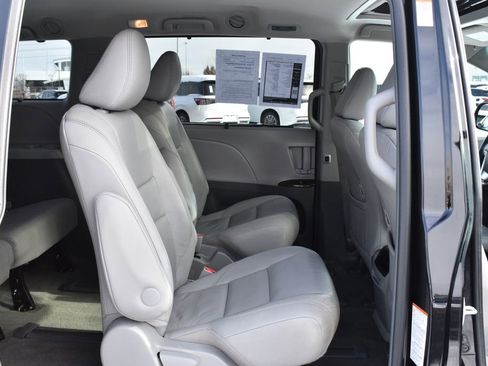 Used 2016 Toyota Sienna XLE image 27