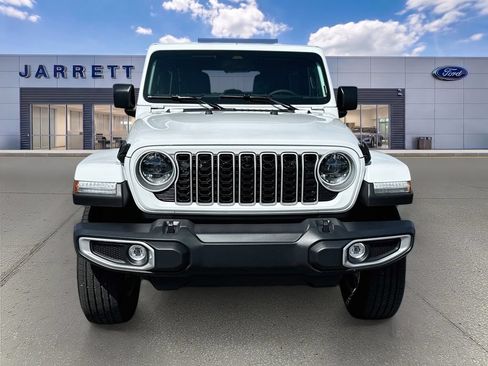 Used 2026 Jeep Wrangler Unlimited Sahara AWD/4WD image 2