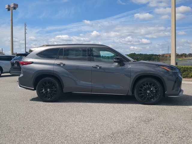 Used 2023 Toyota Highlander XSE FWD image 3