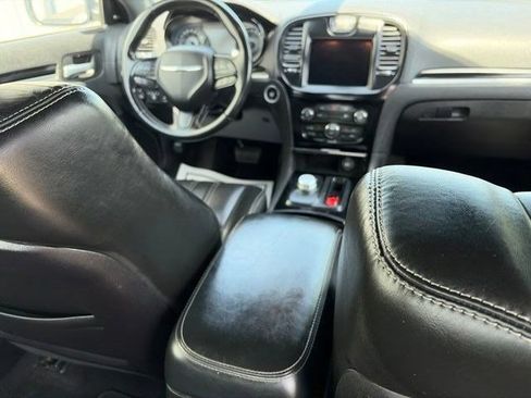 Used 2020 Chrysler 300 S RWD image 37