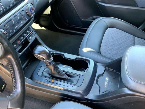 Used 2022 Chevrolet Colorado Z71 image 17