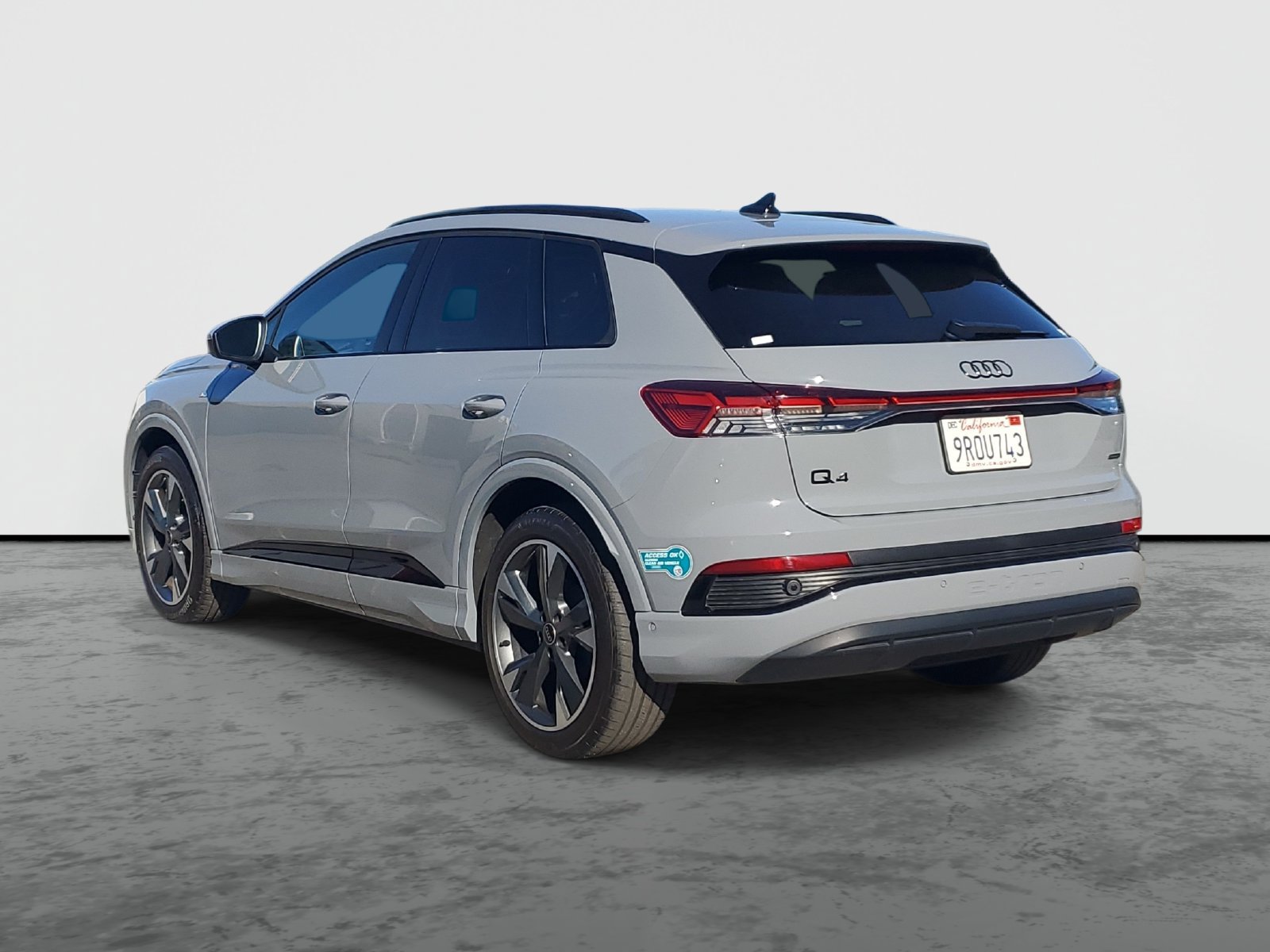 Used 2024 Audi Q4 e-tron Premium Plus AWD/4WD image 3