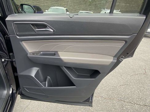 Certified 2022 Volkswagen Atlas SEL R-Line AWD/4WD image 33