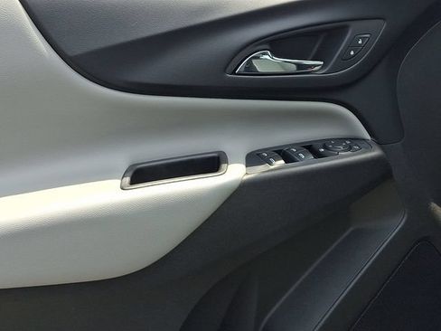 Used 2019 Chevrolet Equinox LS FWD image 21