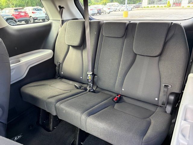 Used 2023 Kia Carnival LX FWD image 21
