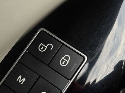 Used 2016 Land Rover Range Rover HSE image 44