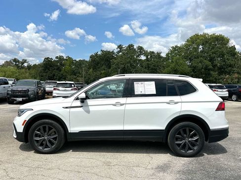 Used 2022 Volkswagen Tiguan SE AWD/4WD image 12