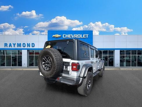 Used 2024 Jeep Wrangler Unlimited Sport AWD/4WD image 3
