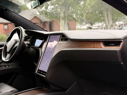 Used 2020 Tesla Model X Long Range image 12