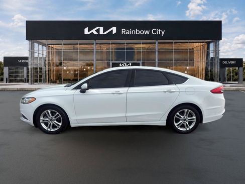 Used 2018 Ford Fusion SE w/ Fusion SE Technology Package FWD image 8