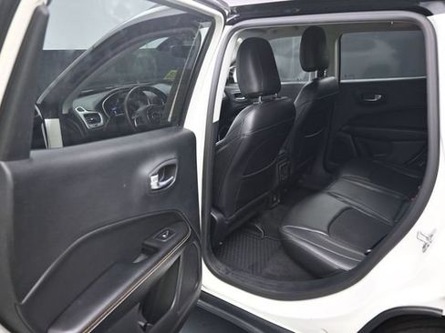 Used 2018 Jeep Compass Latitude w/ Cold Weather Group AWD/4WD image 31