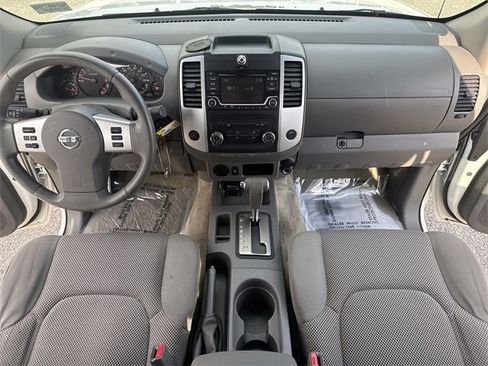 Used 2016 Nissan Frontier SV image 9