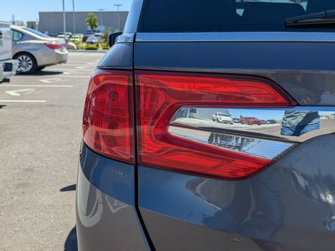 Used 2018 Honda Odyssey LX image 40