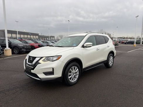 Used 2018 Nissan Rogue SV image 3