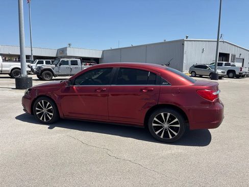 Used 2011 Chrysler 200 S FWD image 7