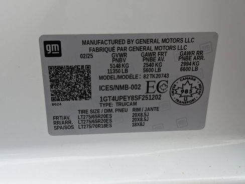 Used 2025 GMC Sierra 2500 AT4 image 36