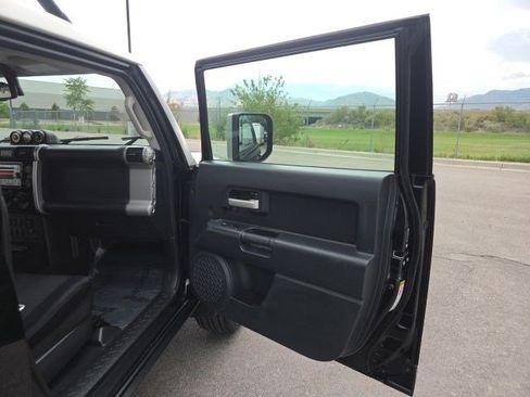 Used 2011 Toyota FJ Cruiser 4WD w/ Convenience Pkg image 17