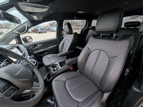 New 2026 Chrysler Voyager LX FWD image 14