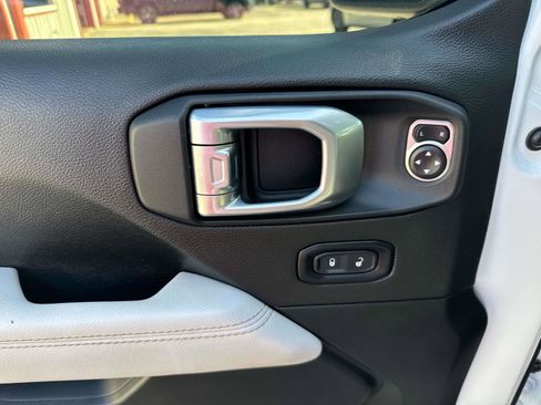 Certified 2022 Jeep Wrangler Unlimited Sahara image 19