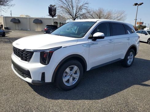 Used 2025 Kia Sorento LX FWD image 2