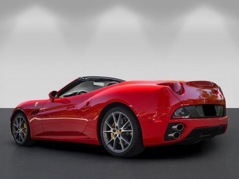 Certified 2013 Ferrari California RWD image 5