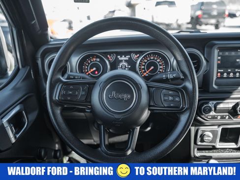 Used 2023 Jeep Gladiator Sport image 28