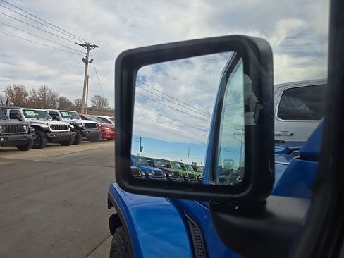 Used 2024 Jeep Wrangler Unlimited Sahara w/ Technology Group AWD/4WD image 30