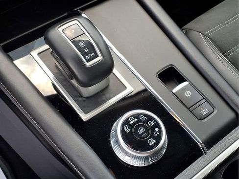 Used 2024 Mitsubishi Outlander AWD image 9