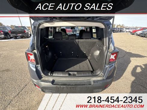 Used 2020 Jeep Renegade Latitude w/ Cold Weather Group image 9