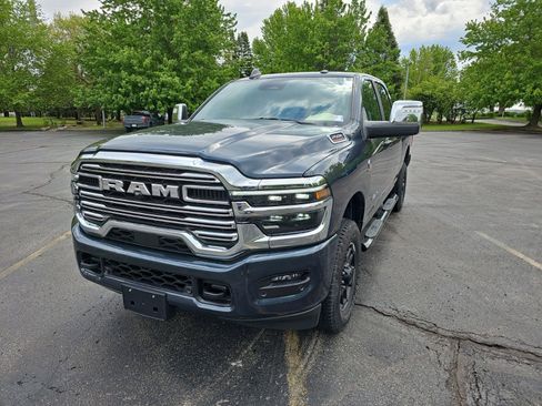 Used 2025 RAM 2500 Laramie AWD/4WD image 2