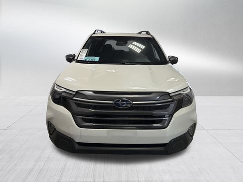 Used 2025 Subaru Forester Premium image 2