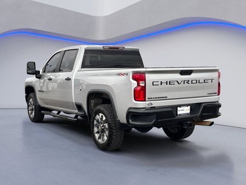 Used 2021 Chevrolet Silverado 2500 Custom w/ Custom Value Package image 9