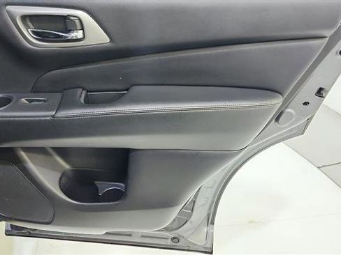 Used 2020 Nissan Pathfinder S FWD image 27