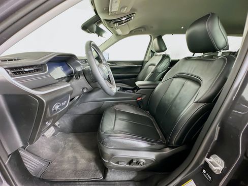 Used 2022 Jeep Grand Cherokee L Limited w/ Luxury Tech Group II image 13