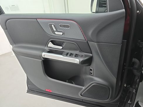 New 2025 Mercedes-Benz GLB 250 image 26