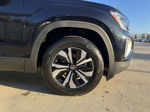 New 2026 Volkswagen Atlas SE FWD image 8
