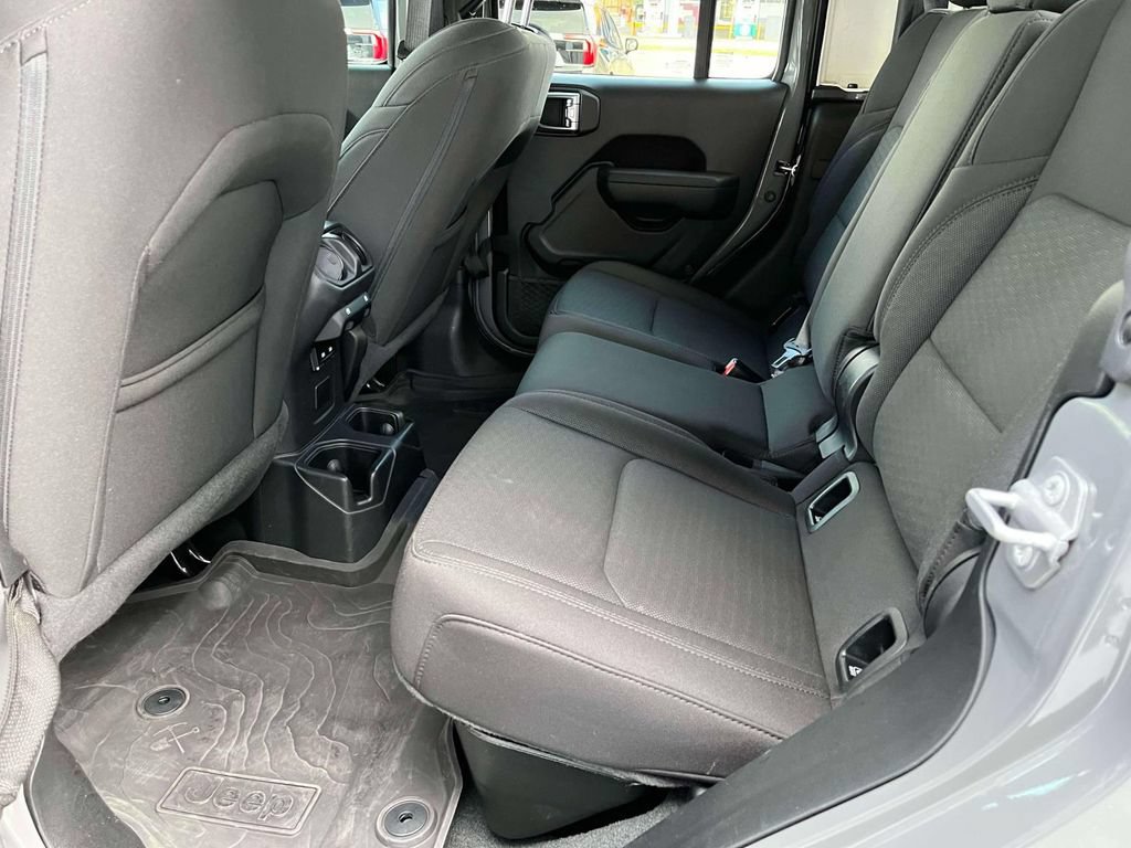 Used 2022 Jeep Gladiator Sport AWD/4WD image 17