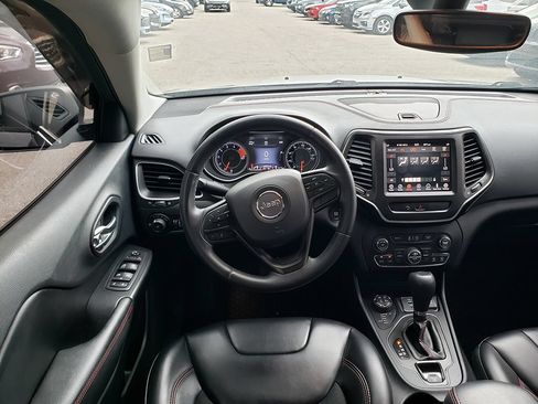 Used 2019 Jeep Cherokee Trailhawk AWD/4WD image 14