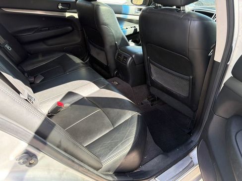 Used 2011 INFINITI G37 w/ Premium Pkg image 10