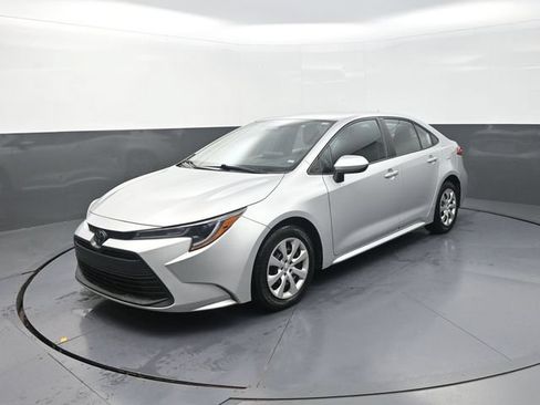 Used 2024 Toyota Corolla LE FWD image 3