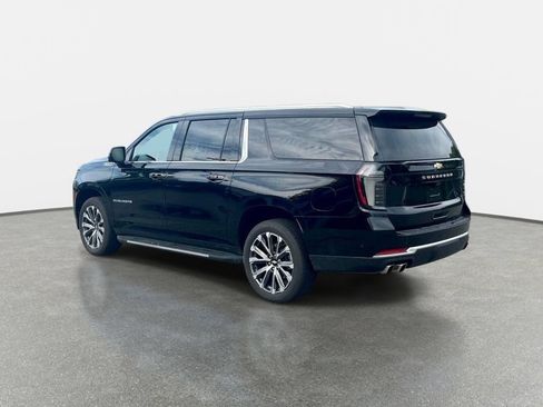 Used 2026 Chevrolet Suburban High Country AWD/4WD image 3