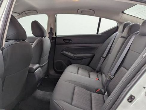 Used 2025 Nissan Altima 2.5 SV image 17