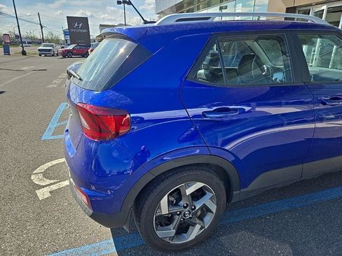 Certified 2023 Hyundai Venue Limited FWD image 10