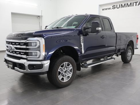Used 2023 Ford F350 Lariat w/ FX4 Off-Road Package AWD/4WD image 7