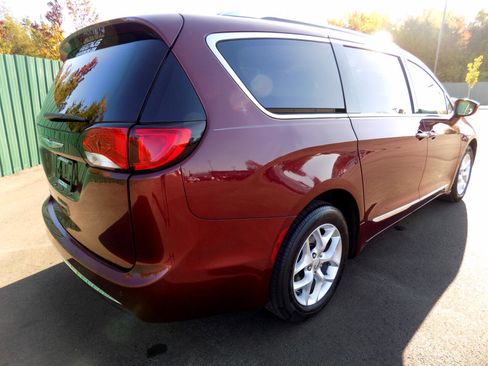 Used 2017 Chrysler Pacifica Touring-L Plus w/ Tire & Wheel Group image 6