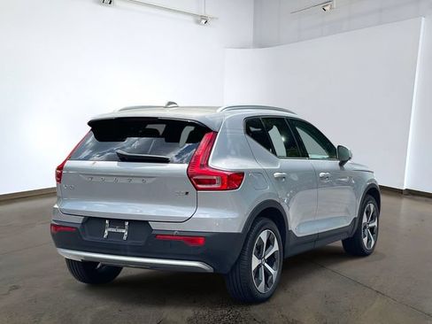 Used 2023 Volvo XC40 B5 Plus w/ Protection Package Premier AWD/4WD image 4